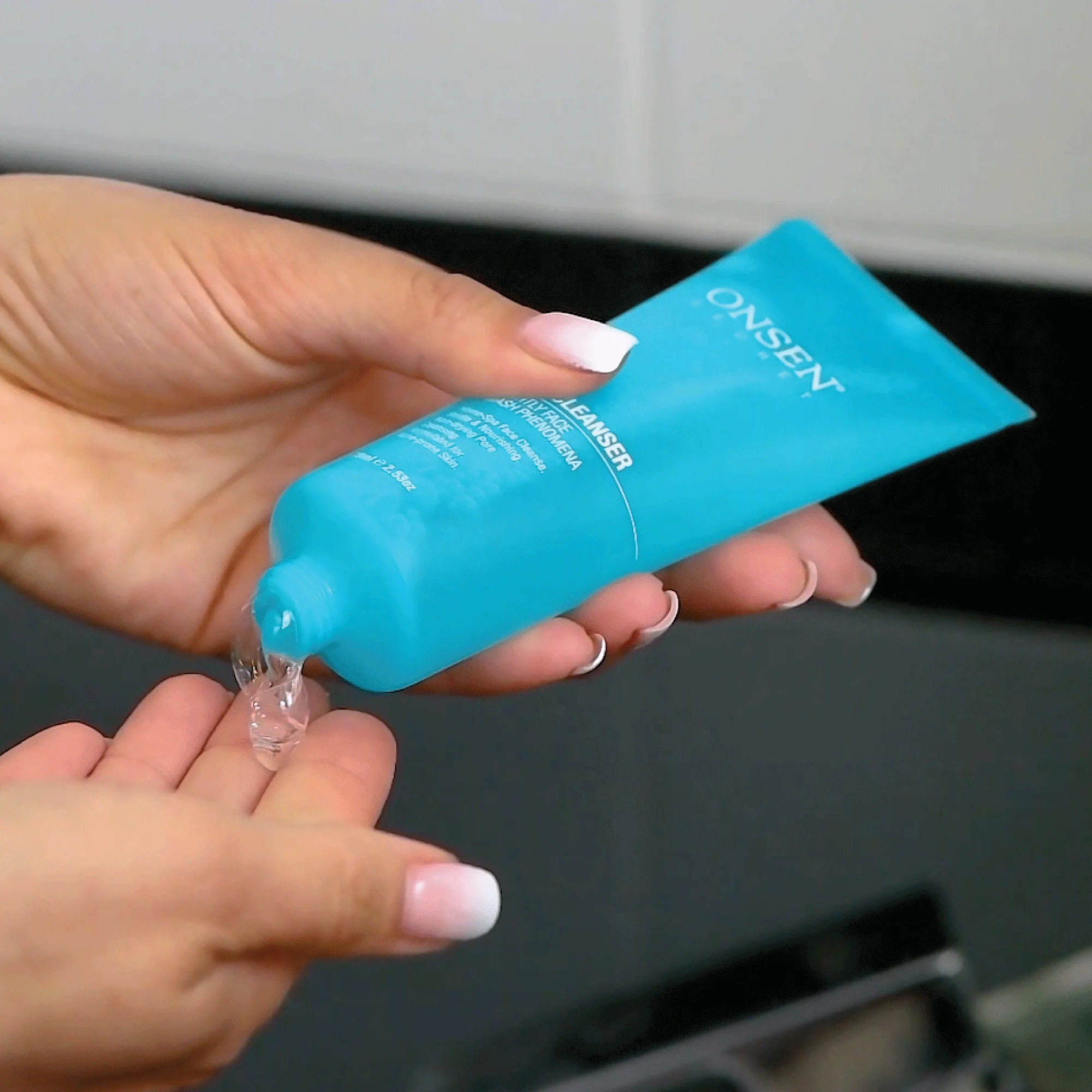 Aloe Gel Cleanser - Image 3